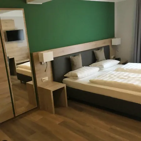 Eberl Hotel-pension Feldmoching 3*